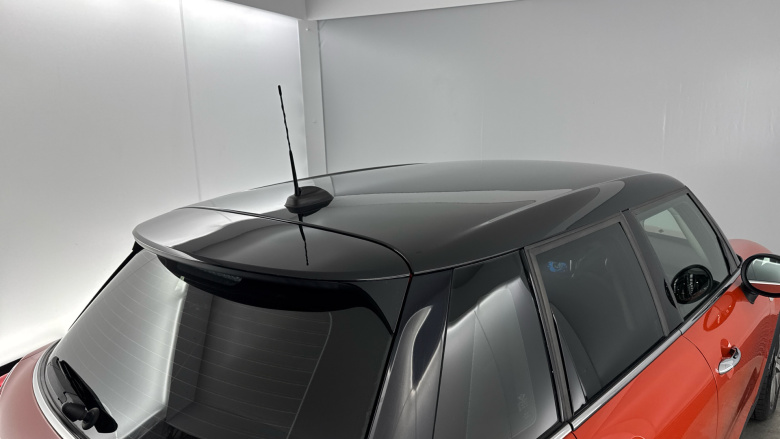 MINI Hatchback 1.5 Cooper II 5dr Auto [Chili Pack] Petrol Hatchback